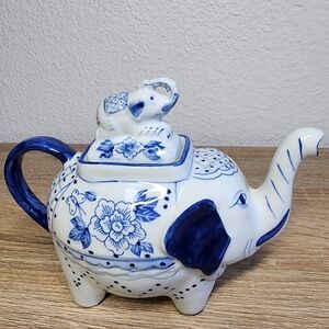 VINTAGE White Cobalt Blue Asian Elephant Teapot